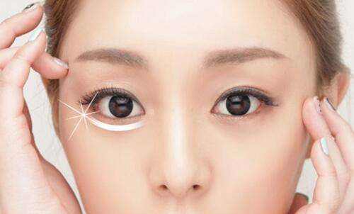 化妆品厂家教你去眼袋的7个小妙招
