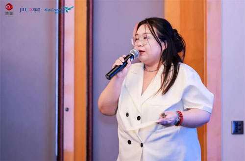 青眼情报总监丁岚